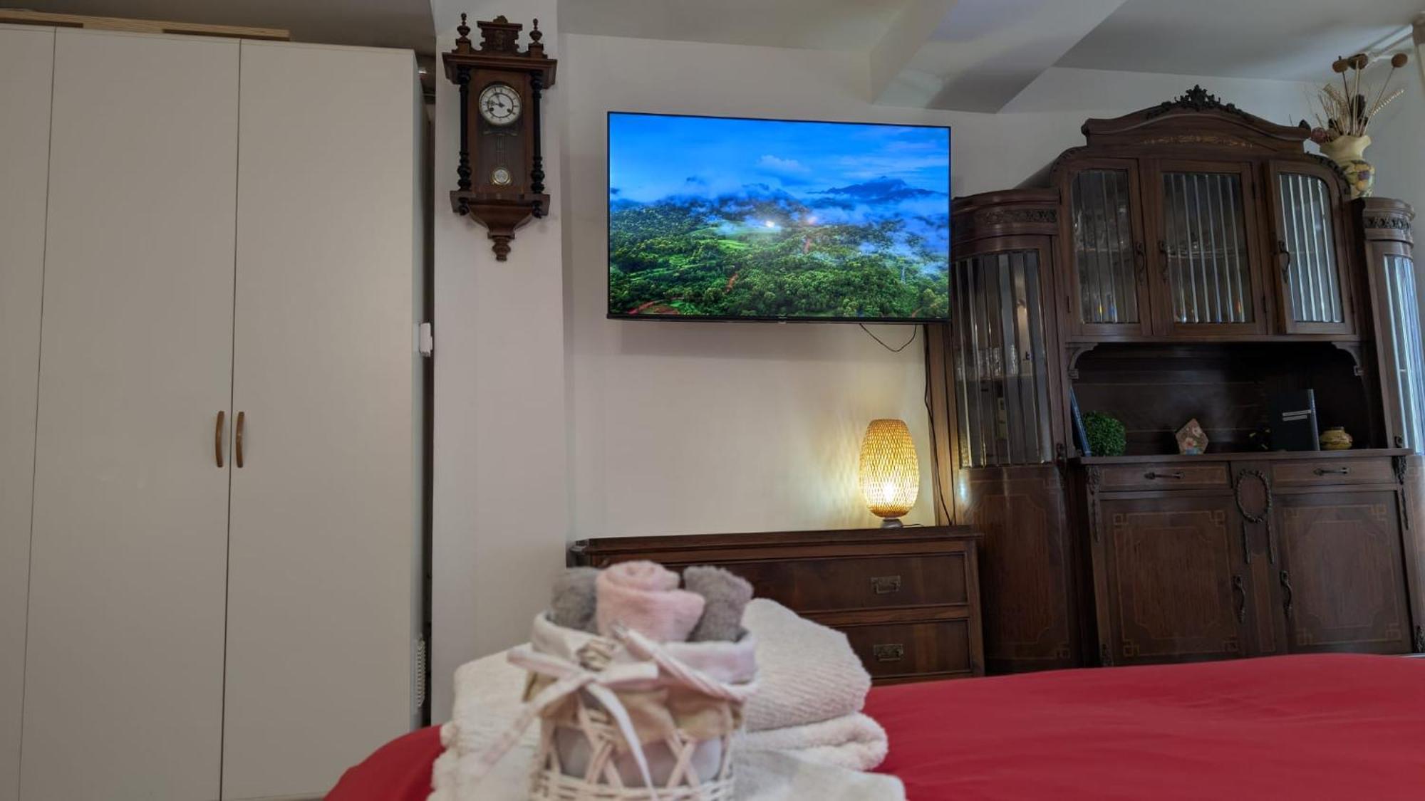 Timeless Home Deluxe Smart Cinema Suite With Netflix & Disney Parma Esterno foto